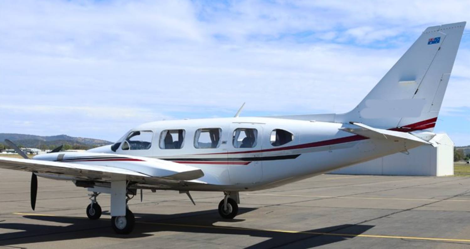 Piper Navajo PA31-325 - 1976 - Image 6