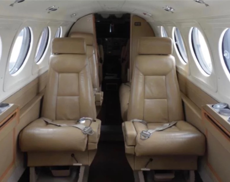 Beechcraft King Air 300 - 1984 - Image 2