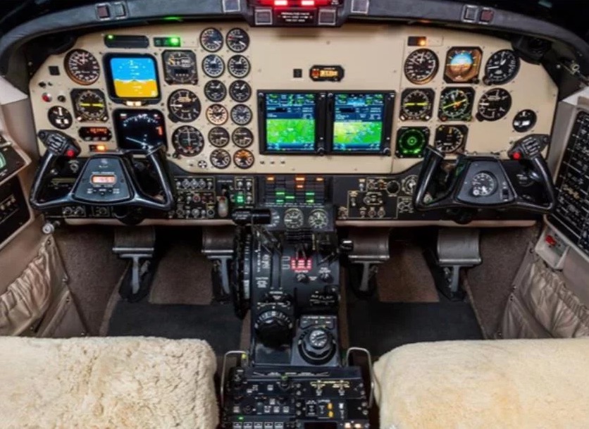 Beechcraft King Air 300 - 1984 - Image 3